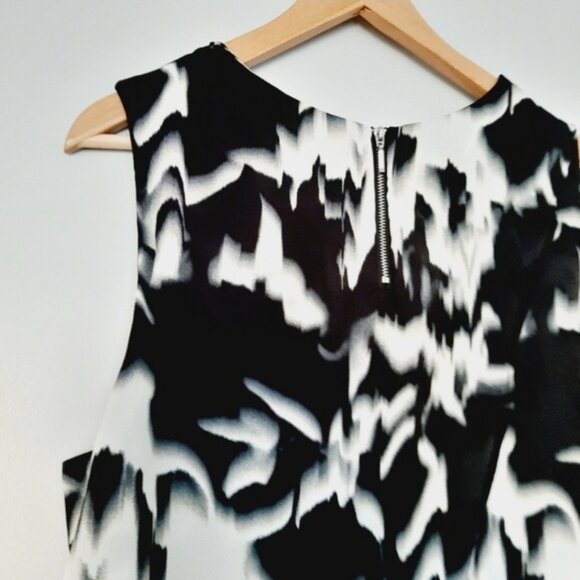 CLEO Split Back Abstract Black and White Sleeveless Top XL Petite - Picture 10 of 12